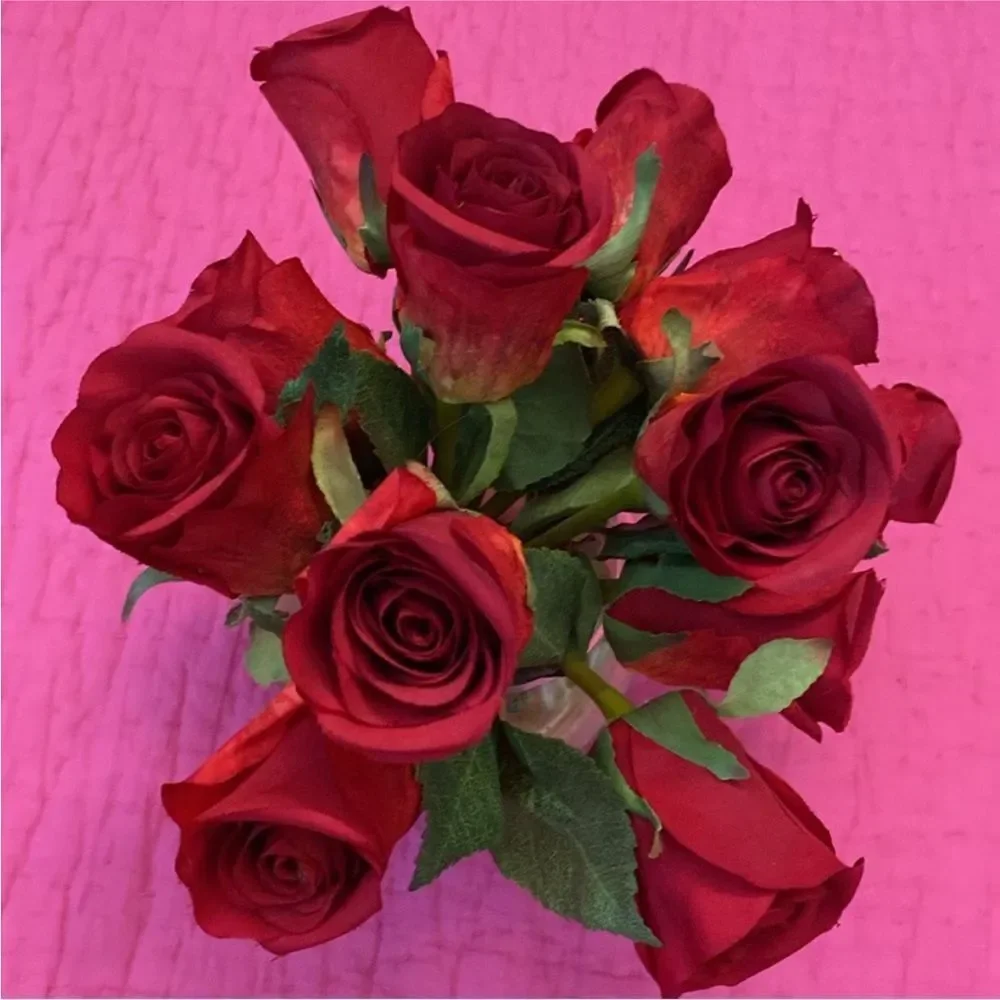 Elegant Red Rose Arrangement in Glass Vase